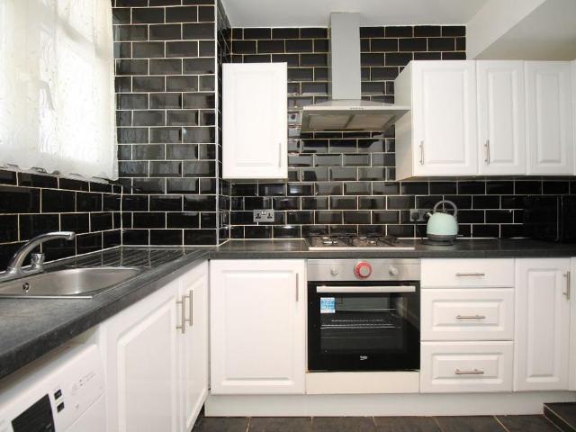 Apartment for rent in Locksley Estate, Limehouse