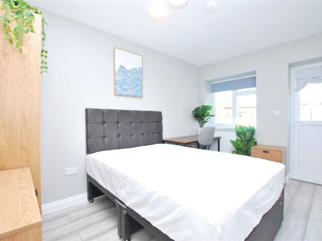 Room for rent in Westborough