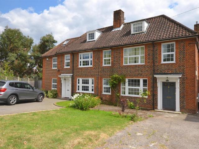 House for rent in Woodside Park, Greater London