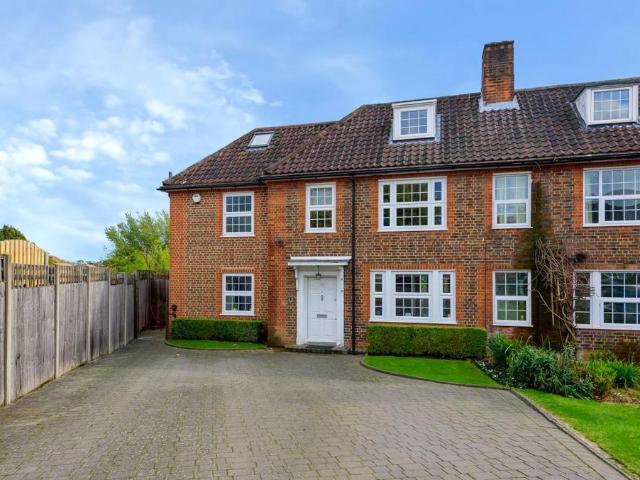 House for rent in Woodside Park, Greater London