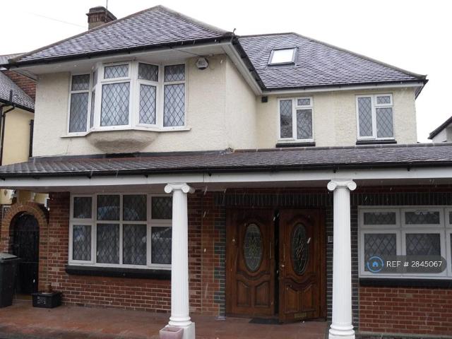 House for rent in Woodside Park, Greater London