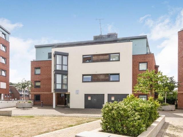 House for rent in Heol-las, Surrey