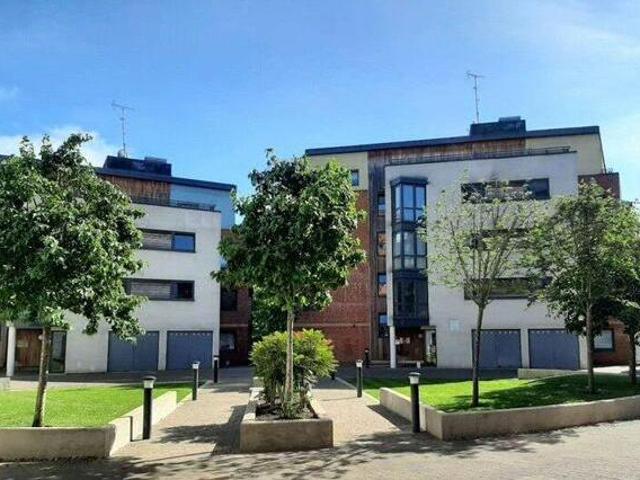 House for sale in Heol-las, Surrey