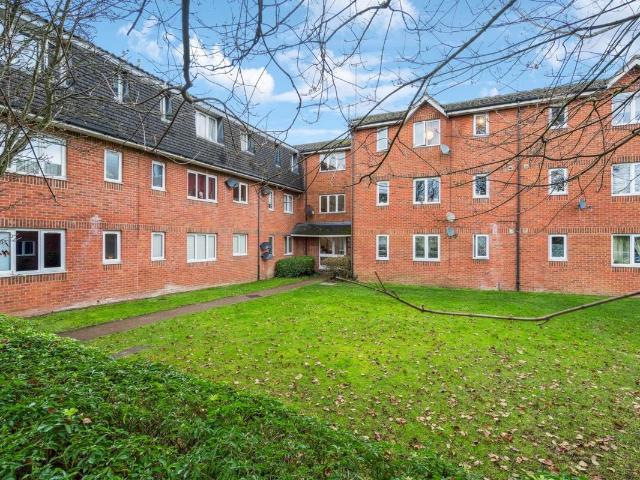 Apartment for rent in Mowat Industrial Estate, Watford