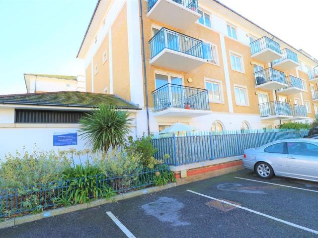 Apartment for rent in Brighton Marina, Roedean