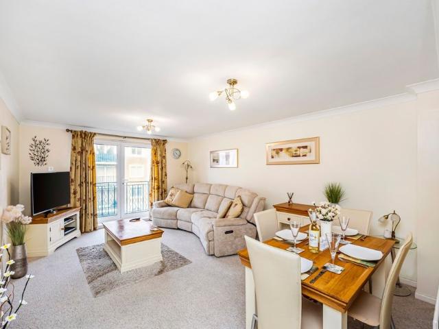 Apartment for rent in Roedean
