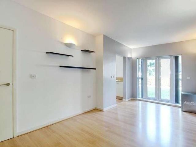 Apartment for rent in Colnbrook with Poyle, Slough