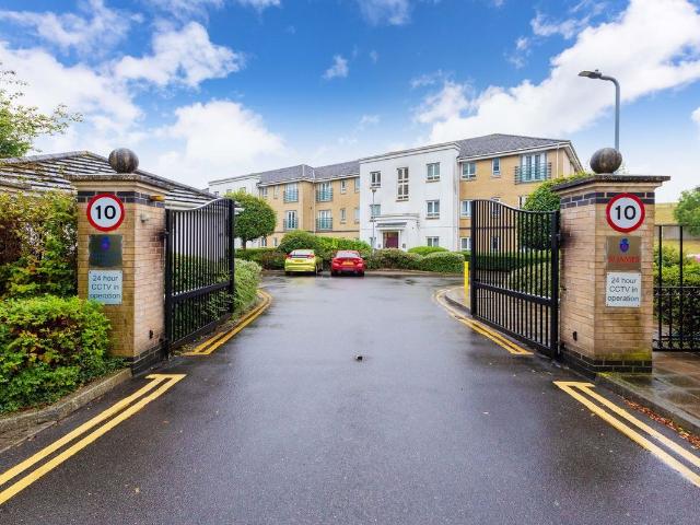 Apartment for rent in Colnbrook with Poyle, Slough