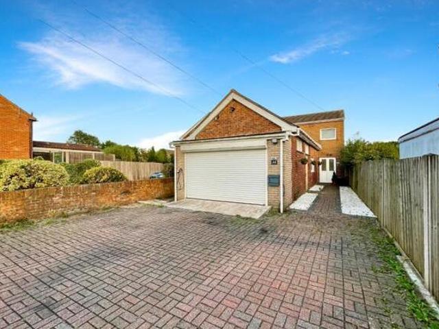 House for sale in Luton