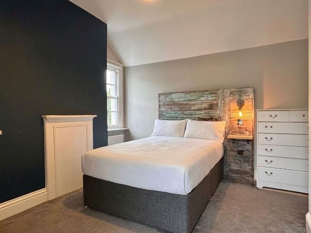 Room for rent in Linden, Gloucester