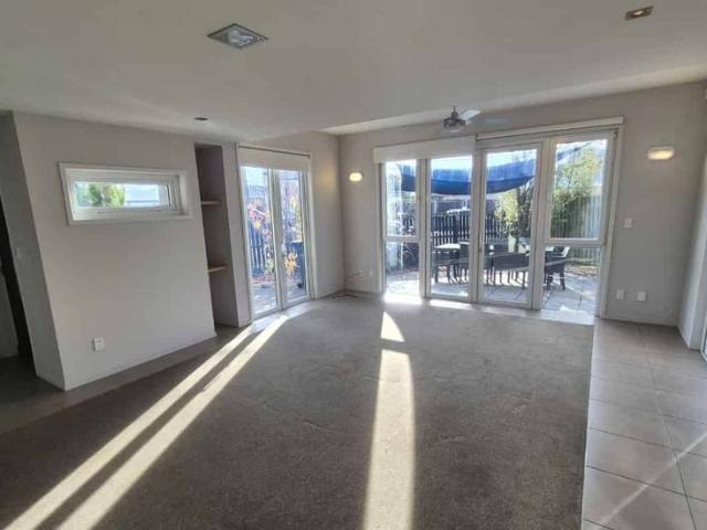 Townhouse for rent in Heathcote, Canterbury