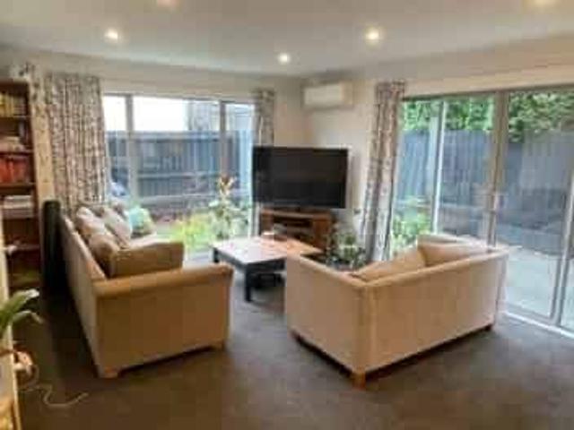 Townhouse for rent in Heathcote, Canterbury