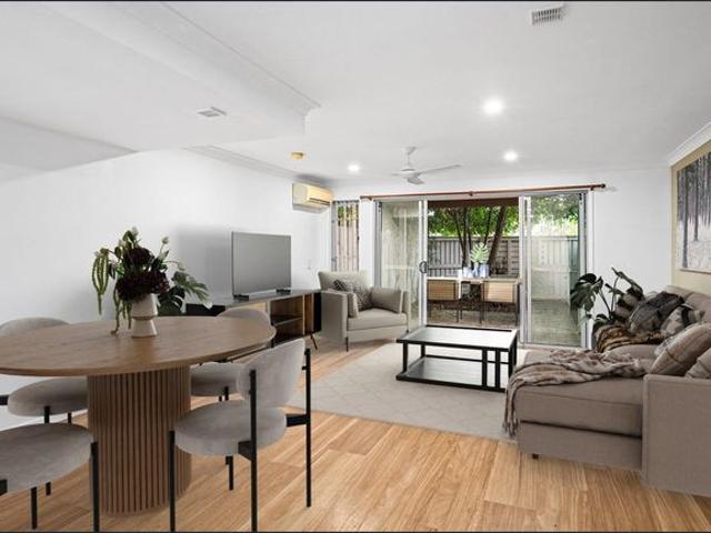 Townhouse for rent in Nathan Heights, Greater Brisbane