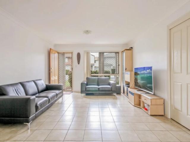 Townhouse for rent in Carindale Views, Greater Brisbane