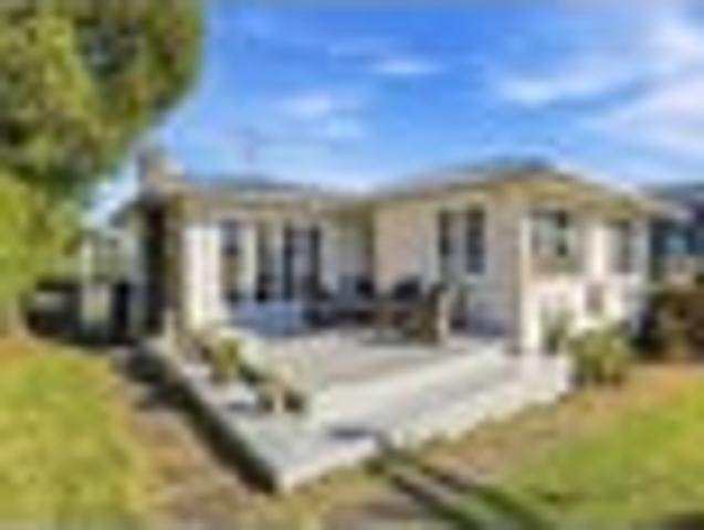 House for sale in Kelston