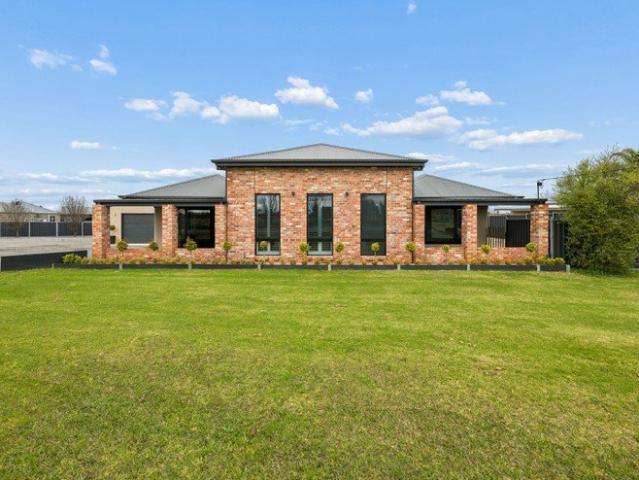 House for sale in Nichols Point, Victoria