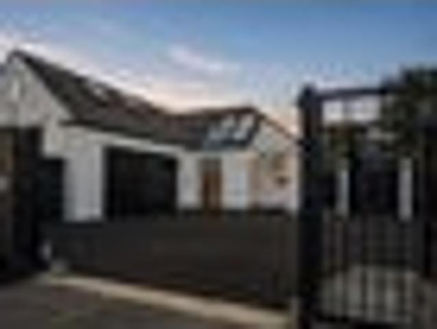 House for sale in Chaslands, Canterbury