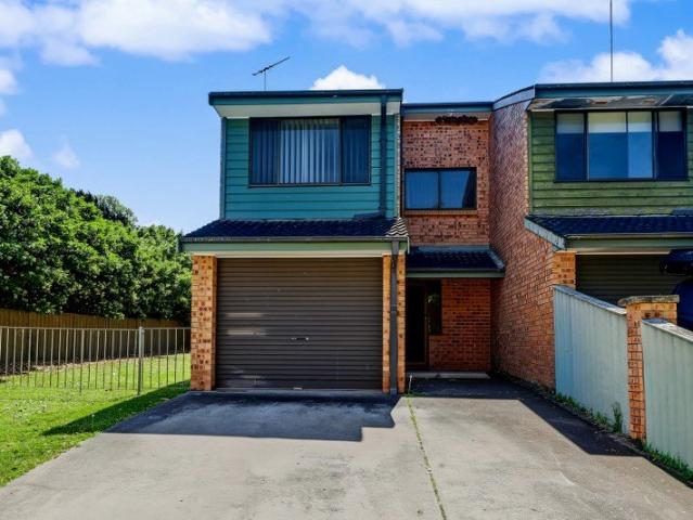 Townhouse for rent in Pitt Town, Sydney