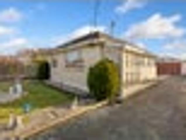 House for sale in Chaslands, Canterbury