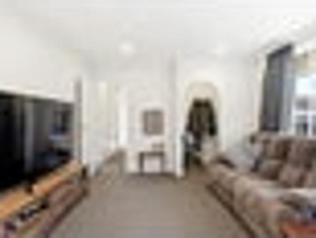 House for sale in Chaslands, Canterbury