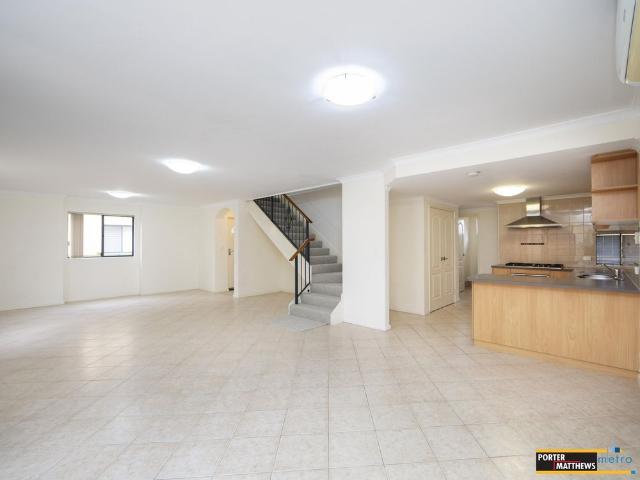 Townhouse for rent in Cloverdale, Western Australia