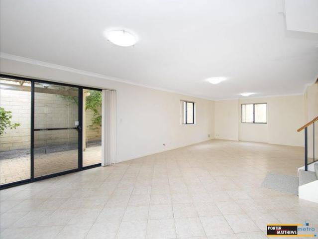 Townhouse for rent in Cloverdale, City of Belmont