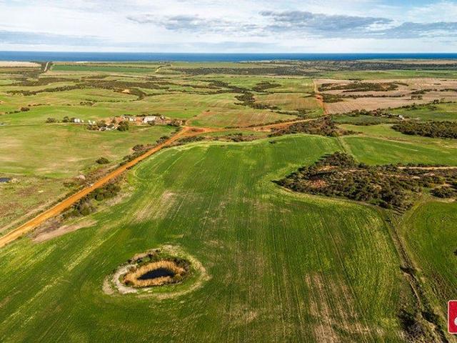 Cottage for sale in Bowes, Western Australia