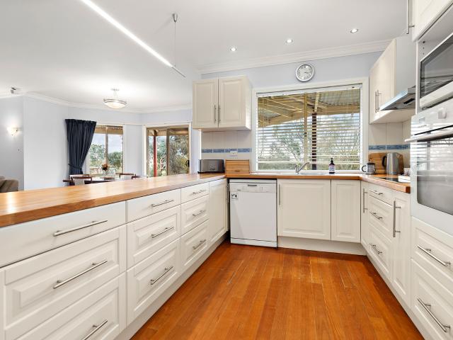 House for sale in Cambrian Hill, Victoria