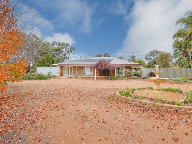 House for sale in Yelta