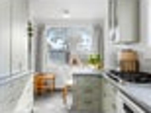House for sale in Chaslands, Canterbury