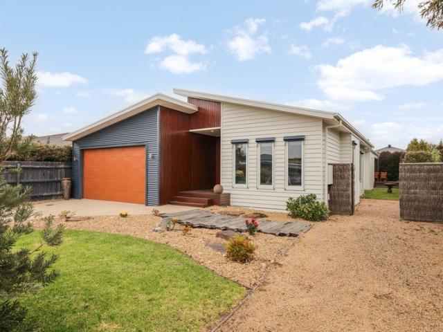 House for sale in Shearwater, Cowes