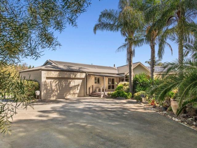 Cottage for sale in Camerons Creek, Victoria