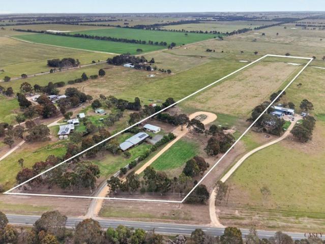 Cottage for sale in Bairnsdale, Victoria