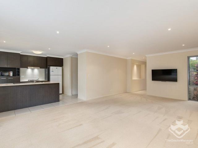 Townhouse for sale in Pacific Pines, Gold Coast City