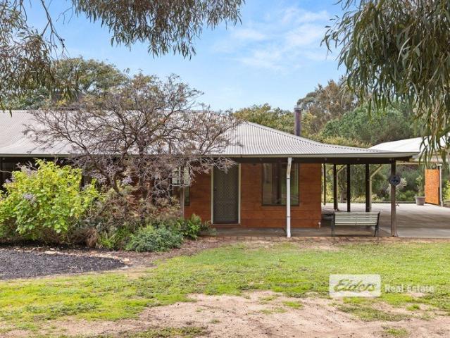 Cottage for sale in Harvey, Western Australia