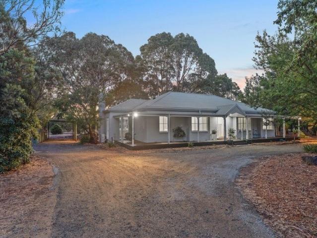 Cottage for sale in Camerons Creek, Victoria