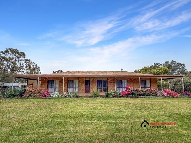 Cottage for sale in Yarroweyah, Shire of Moira