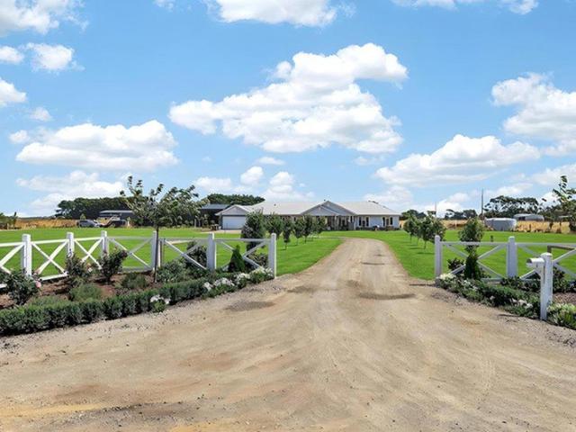 Cottage for sale in Koroit, Victoria