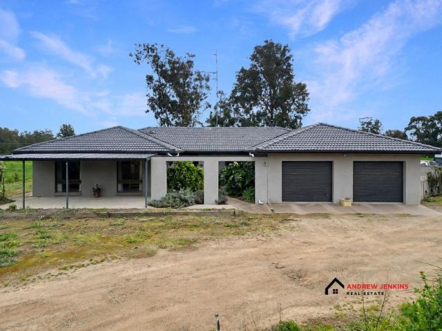 Cottage for sale in Koonoomoo, Shire of Moira