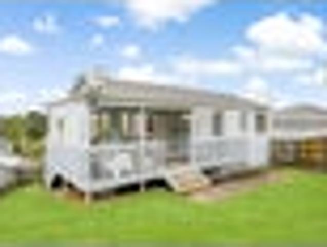 House for sale in Henderson-Massey, Rapanui