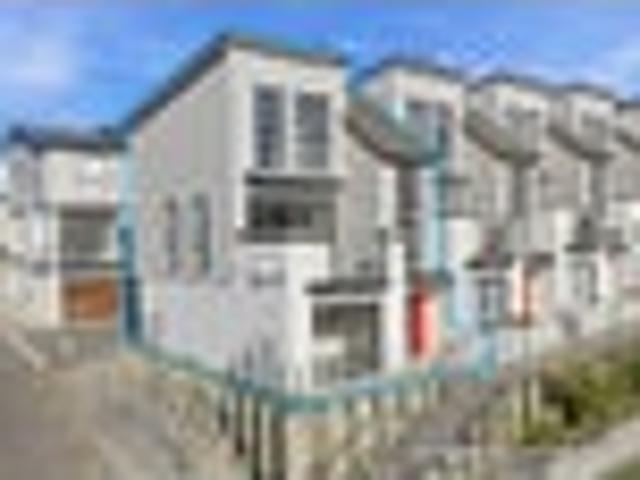 Townhouse for sale in Paremoremo