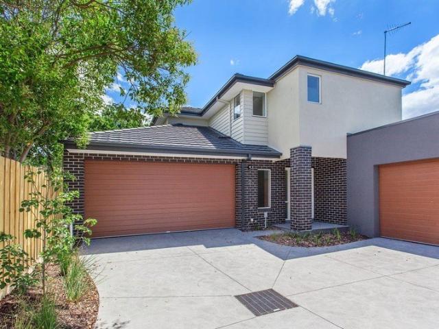 Townhouse for rent in Hampton East, Melbourne