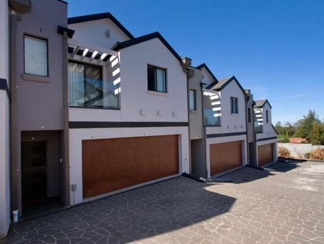 Townhouse for rent in Sydney, New South Wales
