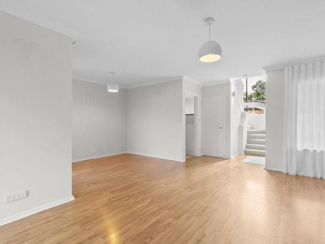 Townhouse for rent in Como, Western Australia