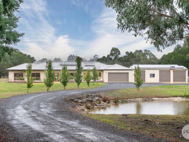 House for sale in Haddon, Victoria