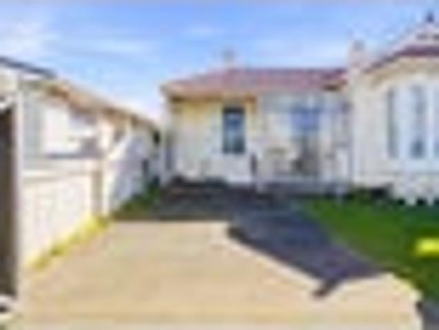 House for sale in Otakou