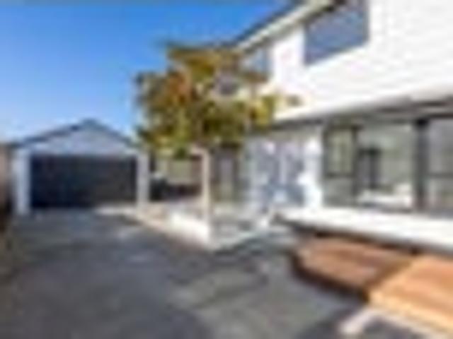 House for sale in Chaslands, Canterbury