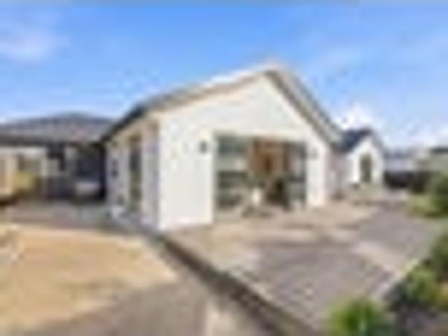 House for sale in Chaslands, Canterbury
