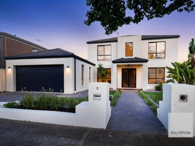 House for sale in Taylors Hill, Melbourne