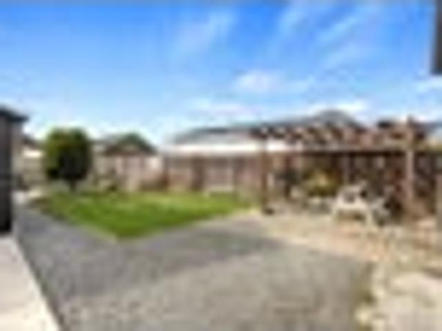 House for sale in Chaslands, Canterbury